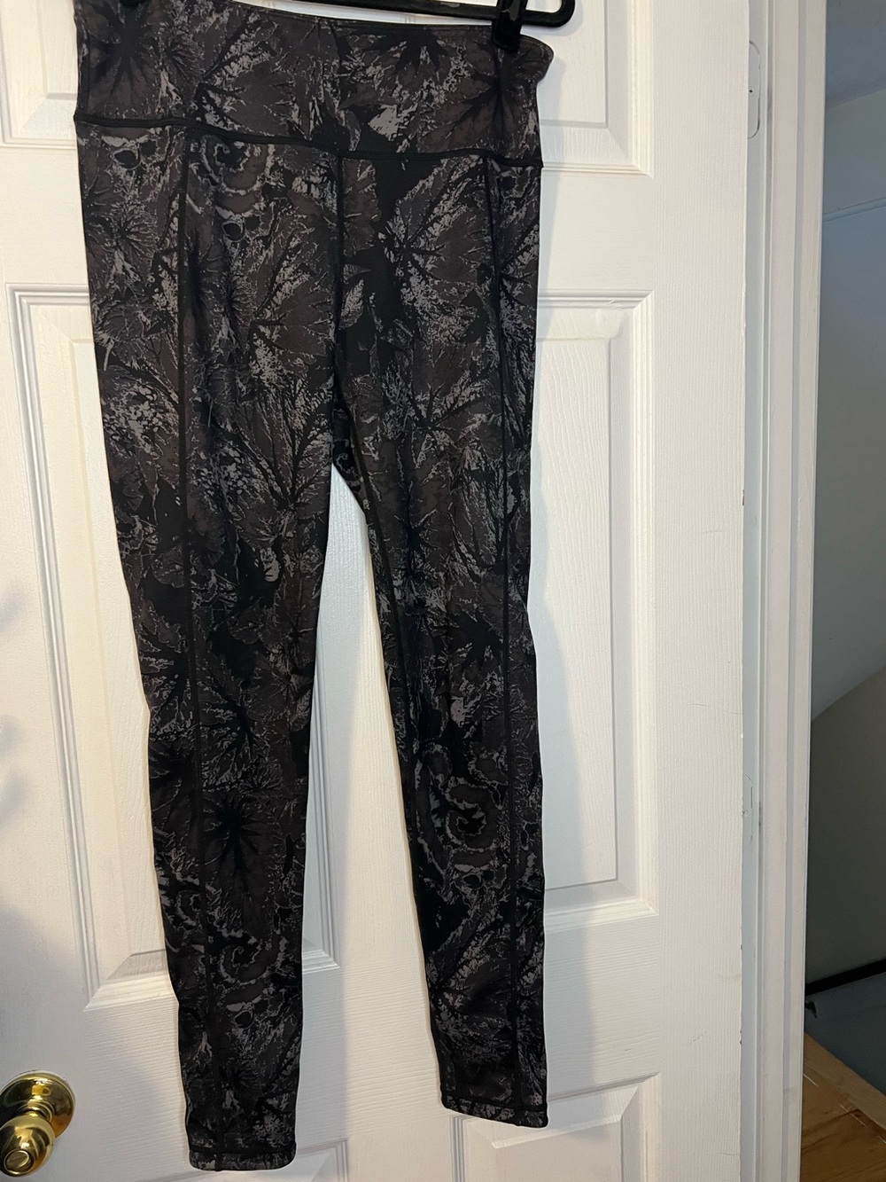 #107 Sweaty Betty Tonal Begonia Reversib Legging Black Gray Floral Print Med EUC